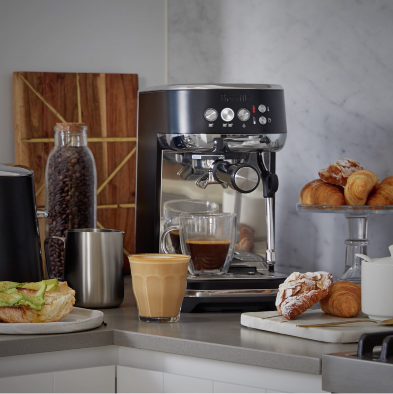 מכונת קפה ברוויל במבינו פלוס שחור - Breville Bambino Plus Black BES500BTR