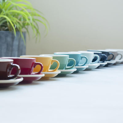 שישיית ספלי לאטה 300 מ"ל עם צלוחית בצביעה קלאסית מקולקציית לוברמיקס אג - Loveramics Egg